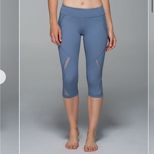 Lululemon Cool To Street Crop in Blue Denim / Banana Leaf Blush Quartz Size 4
